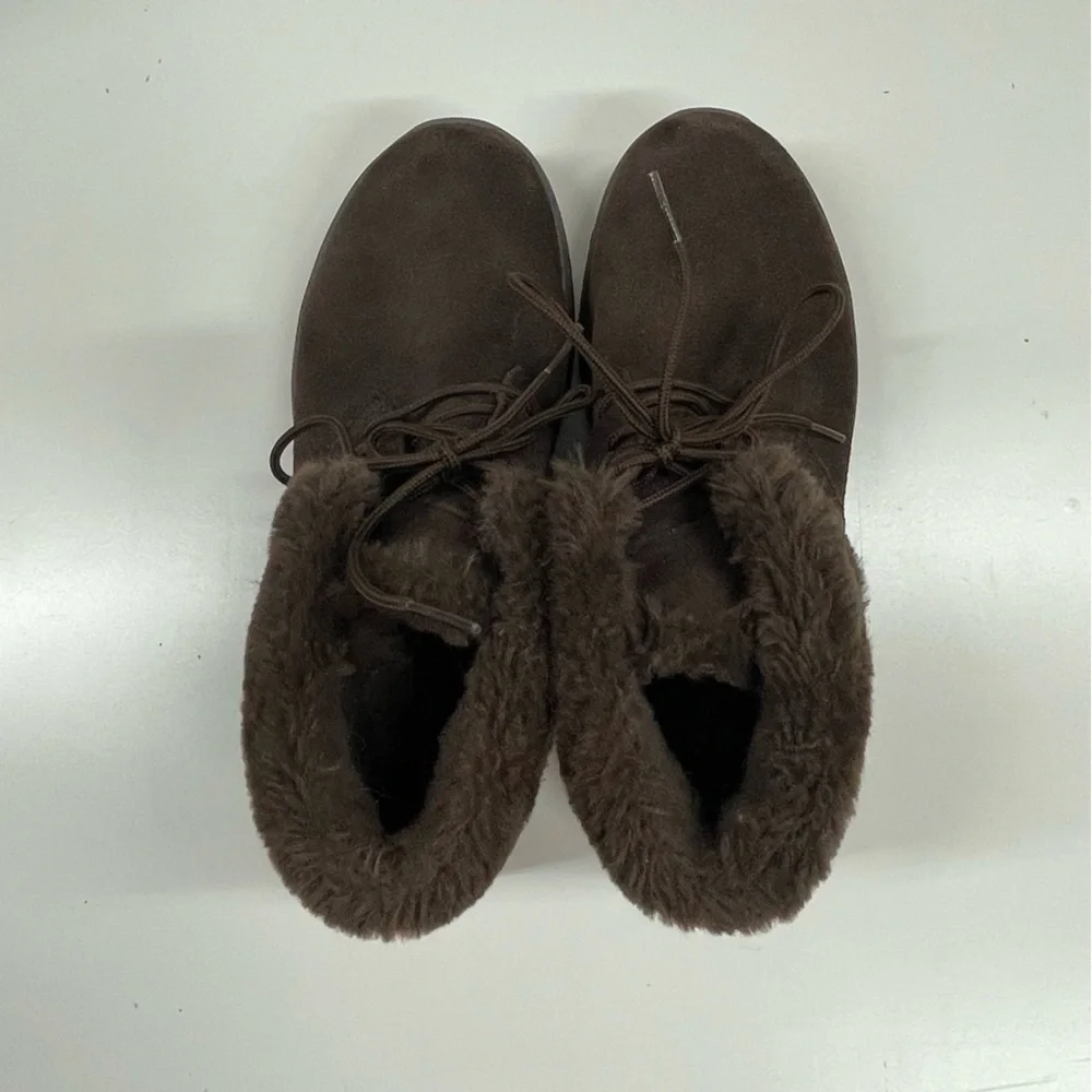 Skechers Womens On The Go Joy Lush Suede Chukka Boots in Brown Size 7.5